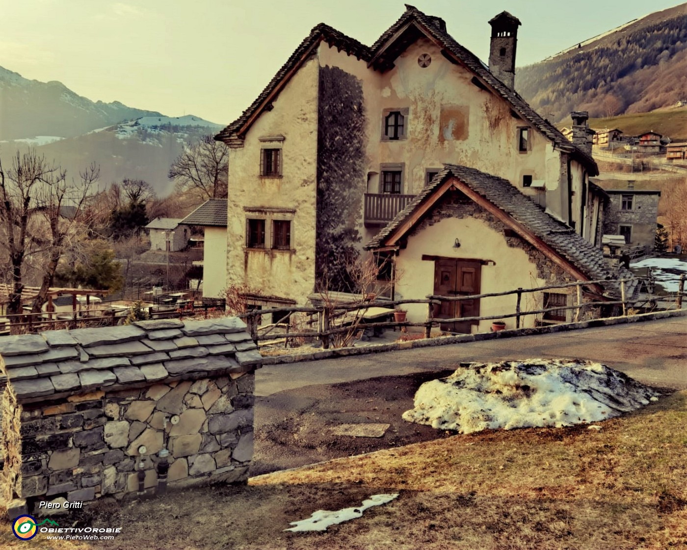 94 Visita a Arnosto, piccolo borgo antico di Fuipiano, ricco di storia, ben restaurato.jpg